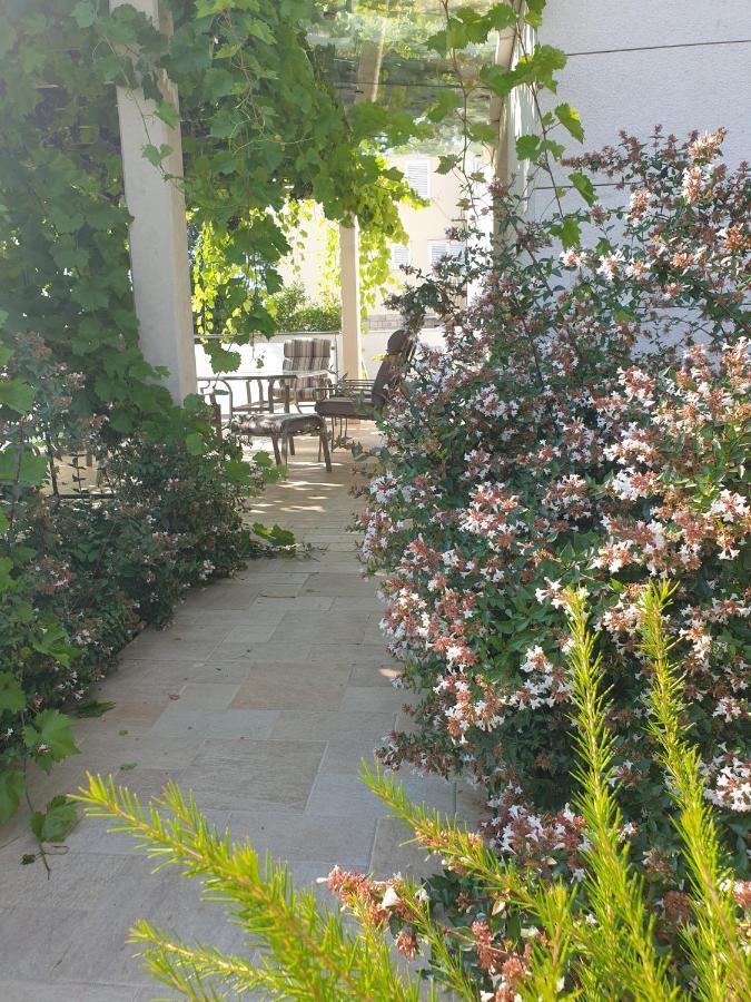 Apartment Abelia, Two Terraces, Hot Tub, Free Parking *