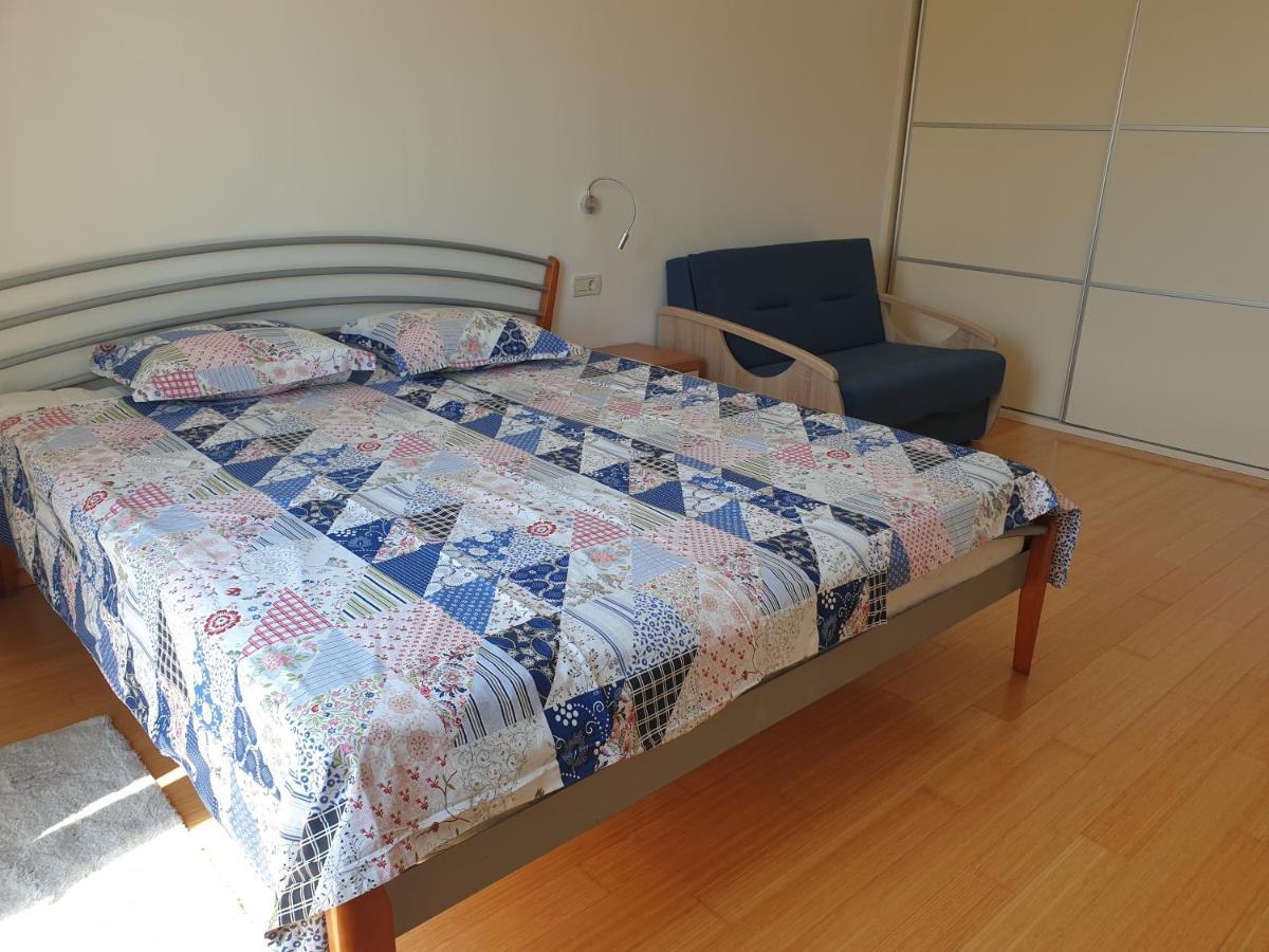 Abelia, Two Terraces, Hot Tub, Free Parking *