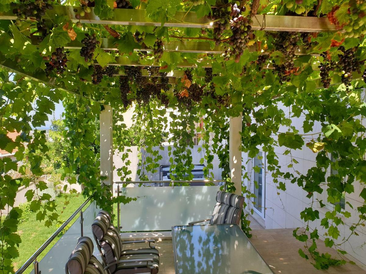 Apartment Abelia, Two Terraces, Hot Tub, Free Parking