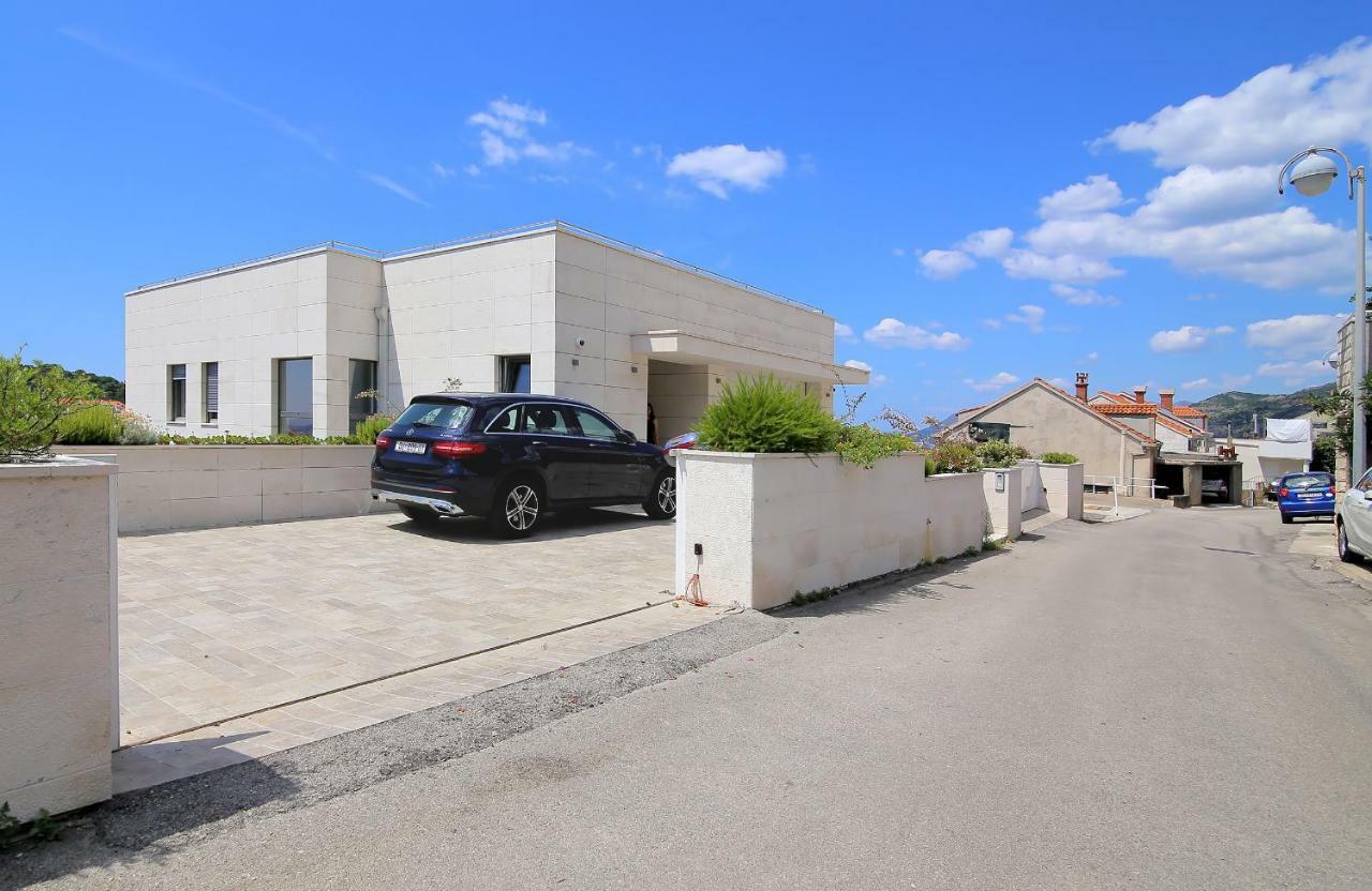 Abelia, Two Terraces, Hot Tub, Free Parking Apartment