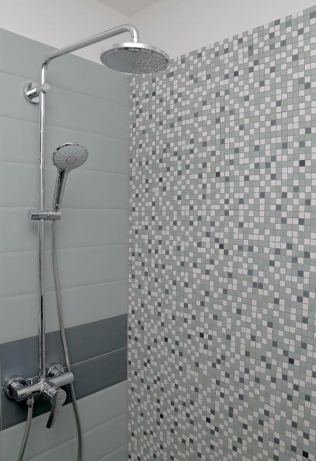 Abelia, Two Terraces, Hot Tub, Free Parking Apartment