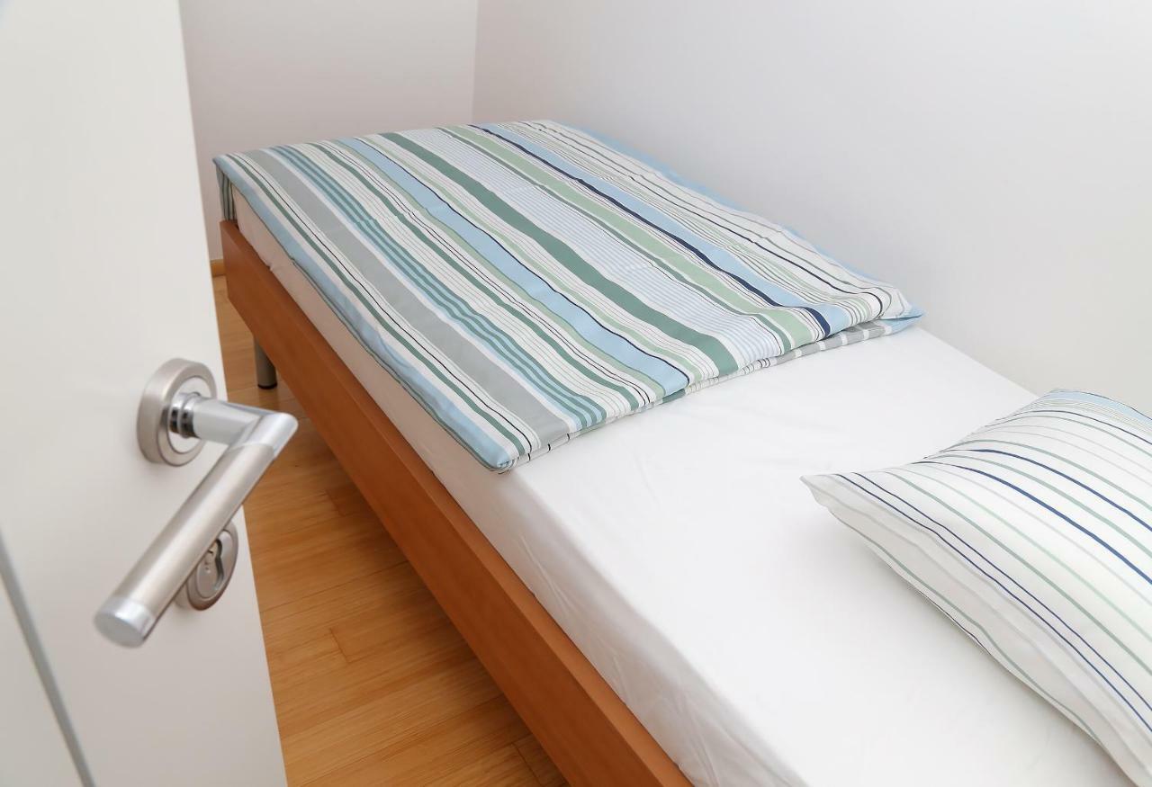 Abelia, Two Terraces, Hot Tub, Free Parking Apartment *