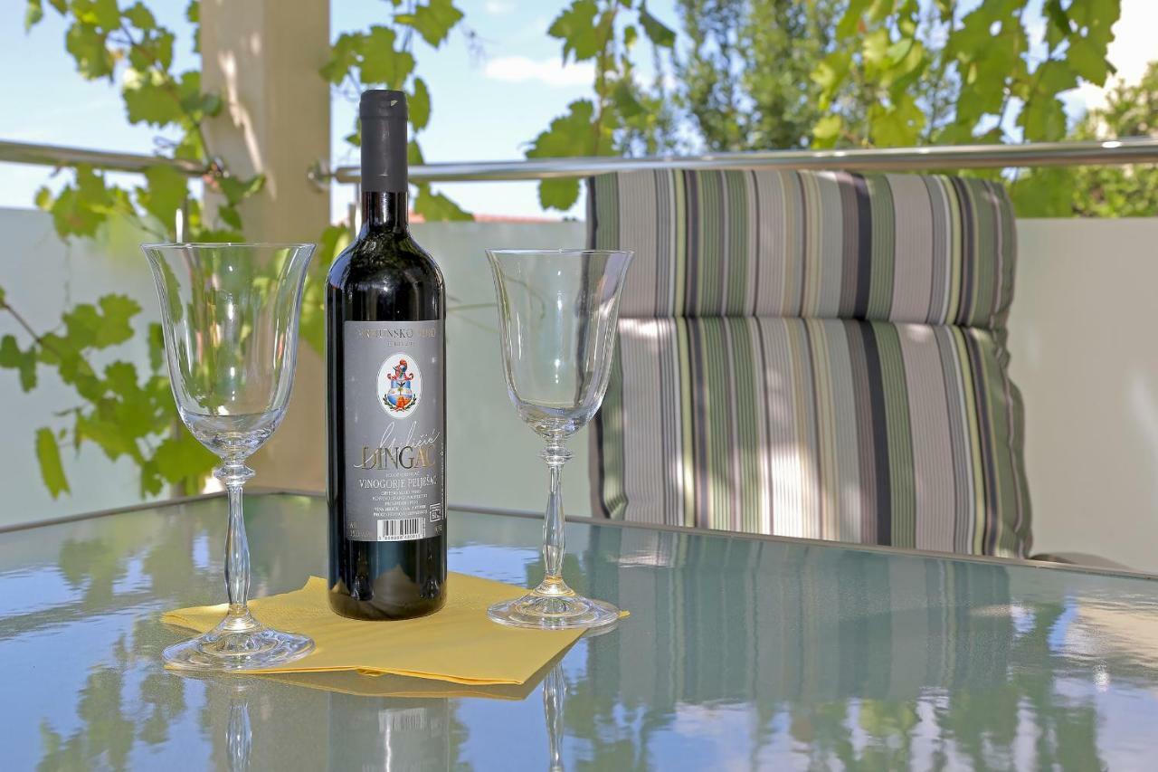 Abelia, Two Terraces, Hot Tub, Free Parking *